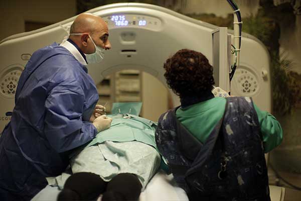 ד"ר סטפן בן שושן | רדיולוג פולשני, מומחה עמוד שדרה ומפרקים